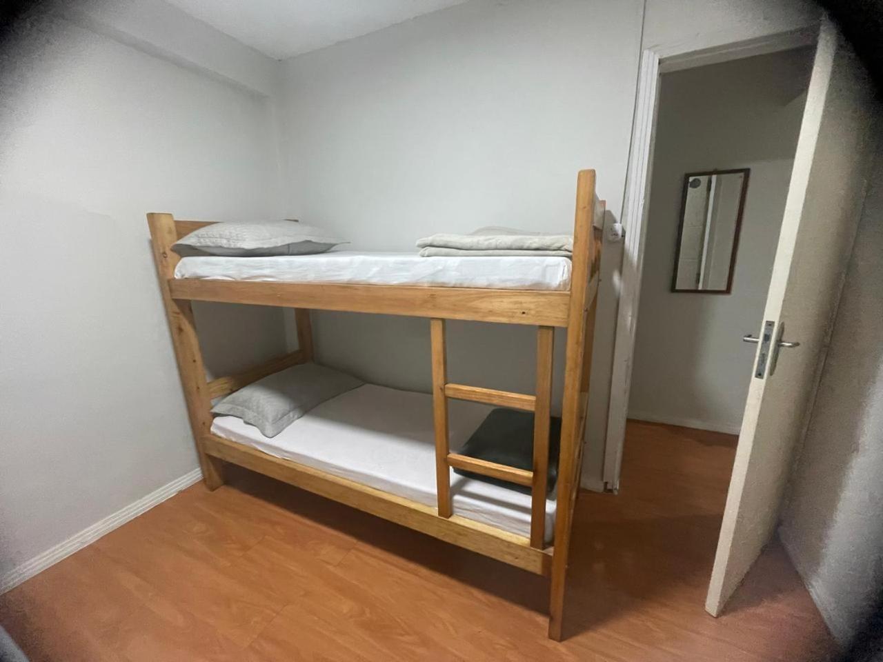 Apartamento Casa Fundos Eco City 03 Simples E Confortavel Com 2 Quartos E Garagem Curitiba